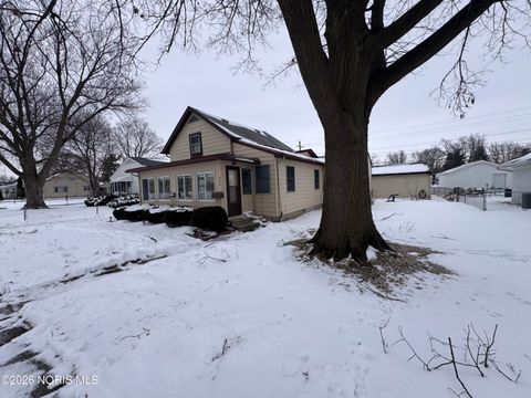 Tiny photo for 224 Sackett Street, Maumee, OH 43537 (MLS # 10003720)