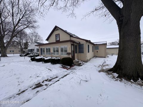 Tiny photo for 224 Sackett Street, Maumee, OH 43537 (MLS # 10003720)