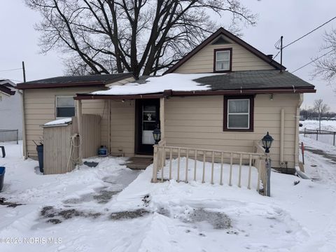 Tiny photo for 224 Sackett Street, Maumee, OH 43537 (MLS # 10003720)