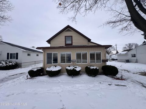 Photo of 224 Sackett Street, Maumee, OH 43537 (MLS # 10003720)