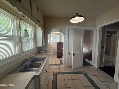 Tiny photo for 3758 Lockwood Avenue, Toledo, OH 43612 (MLS # 10011707)