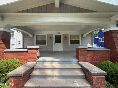 Tiny photo for 3758 Lockwood Avenue, Toledo, OH 43612 (MLS # 10011707)