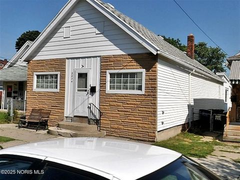 Photo of 2034 Genesee Street, Toledo, OH 43605 (MLS # 10001416)