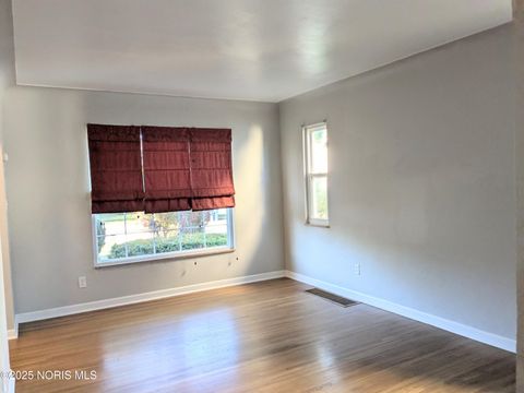 Tiny photo for 3133 Glencairn Avenue, Toledo, OH 43614 (MLS # 10000297)