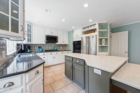 Tiny photo for 116 Rockledge Circle, Perrysburg, OH 43551 (MLS # 10008138)