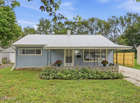 Photo of 741 Circle Drive, Fostoria, OH 44830 (MLS # 10013584)