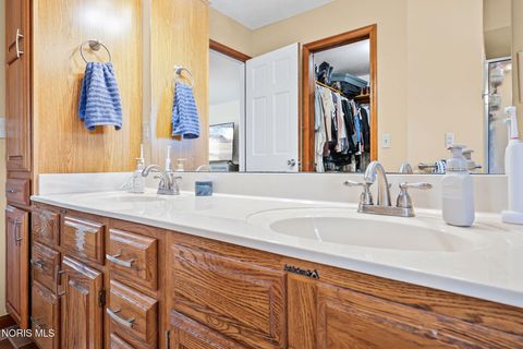 Tiny photo for 827 Abbey Lane, Findlay, OH 45840 (MLS # 10004466)