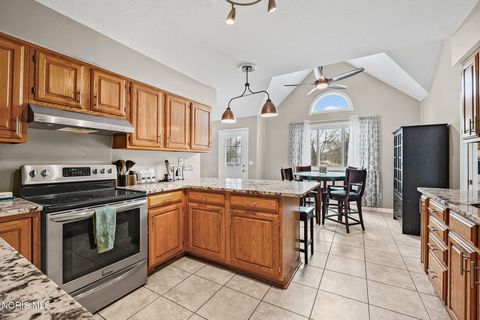 Tiny photo for 827 Abbey Lane, Findlay, OH 45840 (MLS # 10004466)