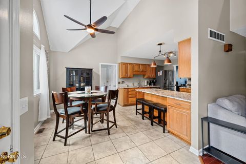 Tiny photo for 827 Abbey Lane, Findlay, OH 45840 (MLS # 10004466)