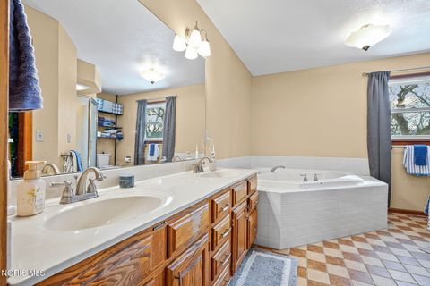 Tiny photo for 827 Abbey Lane, Findlay, OH 45840 (MLS # 10004466)