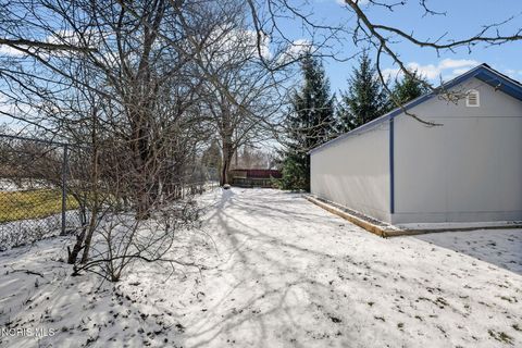 Tiny photo for 827 Abbey Lane, Findlay, OH 45840 (MLS # 10004466)