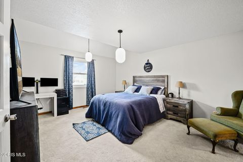 Tiny photo for 827 Abbey Lane, Findlay, OH 45840 (MLS # 10004466)