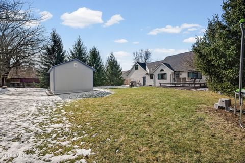 Tiny photo for 827 Abbey Lane, Findlay, OH 45840 (MLS # 10004466)