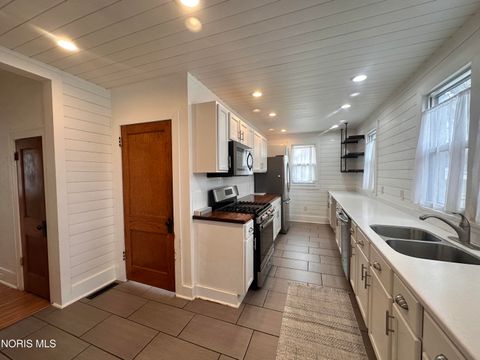 Tiny photo for 807 N Main Street, Bowling Green, OH 43402 (MLS # 10008133)