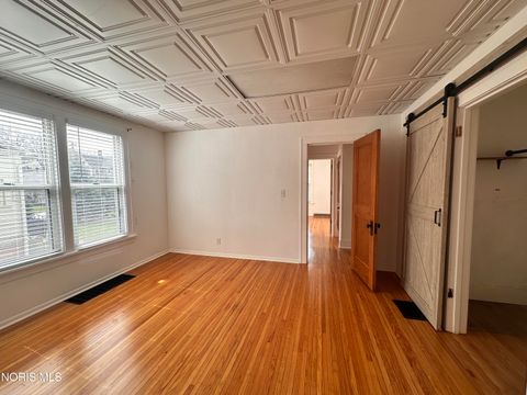 Tiny photo for 807 N Main Street, Bowling Green, OH 43402 (MLS # 10008133)