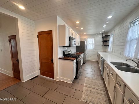 Tiny photo for 807 N Main Street, Bowling Green, OH 43402 (MLS # 10008133)