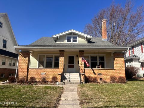 Photo of 807 N Main Street, Bowling Green, OH 43402 (MLS # 10008133)