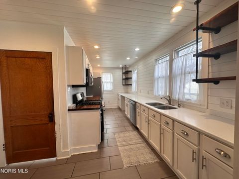 Tiny photo for 807 N Main Street, Bowling Green, OH 43402 (MLS # 10008133)