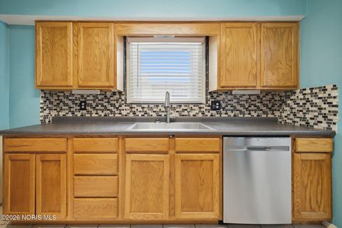 Tiny photo for 4410 Westway Street, Toledo, OH 43612 (MLS # 10003902)