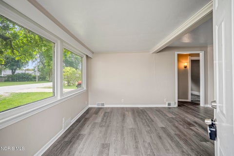 Tiny photo for 1466 Sunshine Street, Oregon, OH 43616 (MLS # 10012063)