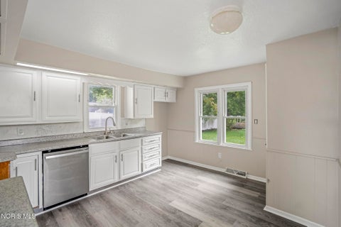 Tiny photo for 1466 Sunshine Street, Oregon, OH 43616 (MLS # 10012063)