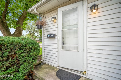 Tiny photo for 1466 Sunshine Street, Oregon, OH 43616 (MLS # 10012063)