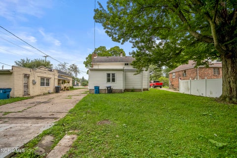 Tiny photo for 1466 Sunshine Street, Oregon, OH 43616 (MLS # 10012063)