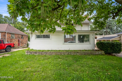 Tiny photo for 1466 Sunshine Street, Oregon, OH 43616 (MLS # 10012063)