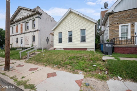 Tiny photo for 2615 Lagrange Street, Toledo, OH 43608 (MLS # 10010775)