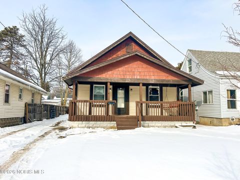 Photo of 1734 Barrows Street, Toledo, OH 43613 (MLS # 10004200)
