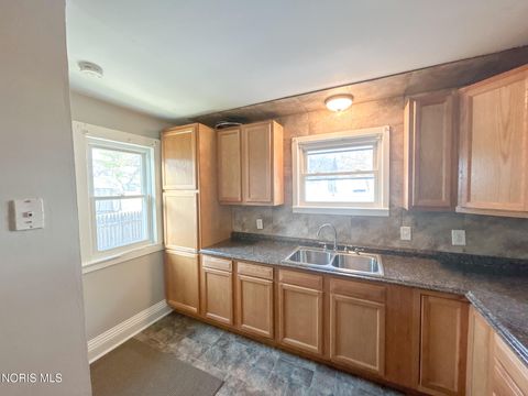 Tiny photo for 1734 Barrows Street, Toledo, OH 43613 (MLS # 10004200)