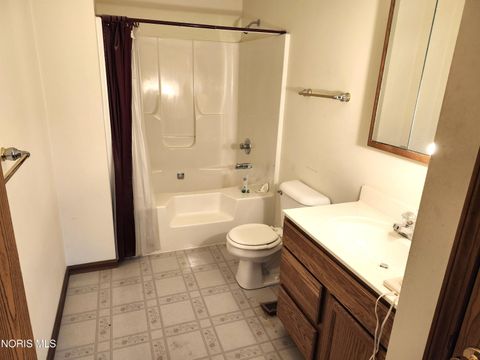 Tiny photo for 825 Oak Ridge Drive, Fostoria, OH 44830 (MLS # 10006890)