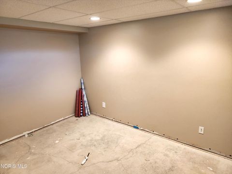 Tiny photo for 825 Oak Ridge Drive, Fostoria, OH 44830 (MLS # 10006890)