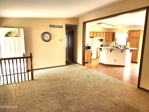 Tiny photo for 825 Oak Ridge Drive, Fostoria, OH 44830 (MLS # 10006890)