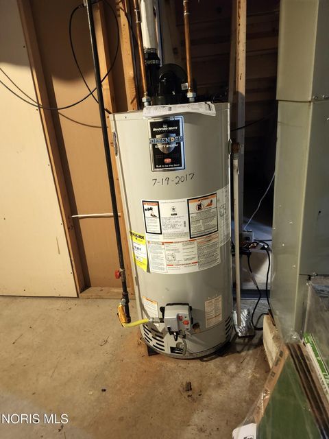 Tiny photo for 825 Oak Ridge Drive, Fostoria, OH 44830 (MLS # 10006890)