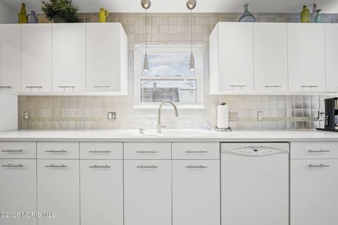 Tiny photo for 3903 Seckinger Drive, Toledo, OH 43613 (MLS # 10003235)