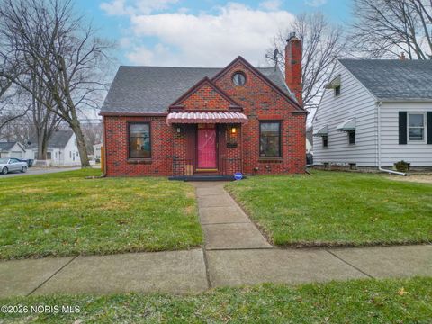 Photo of 3903 Seckinger Drive, Toledo, OH 43613 (MLS # 10003235)