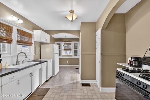 Tiny photo for 2537 Ivy Place, Toledo, OH 43613 (MLS # 10003439)