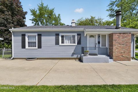 Photo of 1253 Holgate Avenue, Maumee, OH 43537 (MLS # 10007722)