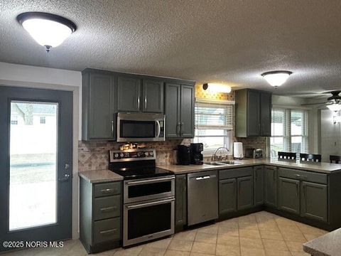 Tiny photo for 205 Indiana Drive, Bryan, OH 43506 (MLS # 10000424)