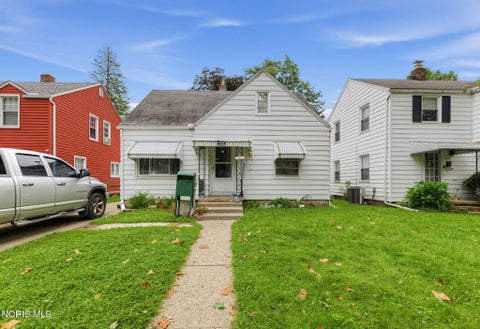 Photo of 3702 Kershaw Avenue, Toledo, OH 43613 (MLS # 10013196)