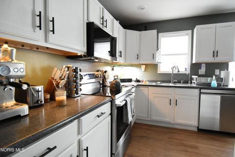 Tiny photo for 1007 Crystal Lane, Findlay, OH 45840 (MLS # 10006061)