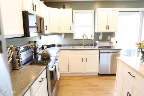 Tiny photo for 1007 Crystal Lane, Findlay, OH 45840 (MLS # 10006061)