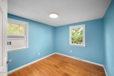 Tiny photo for 2073 Grange Street, Oregon, OH 43616 (MLS # 10007068)