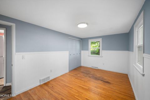Tiny photo for 2073 Grange Street, Oregon, OH 43616 (MLS # 10007068)