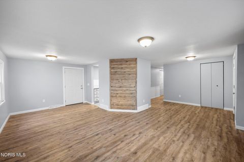 Tiny photo for 2073 Grange Street, Oregon, OH 43616 (MLS # 10007068)
