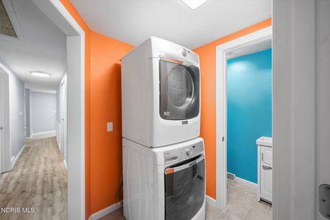 Tiny photo for 2073 Grange Street, Oregon, OH 43616 (MLS # 10007068)