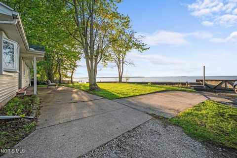 Tiny photo for 2073 Grange Street, Oregon, OH 43616 (MLS # 10007068)