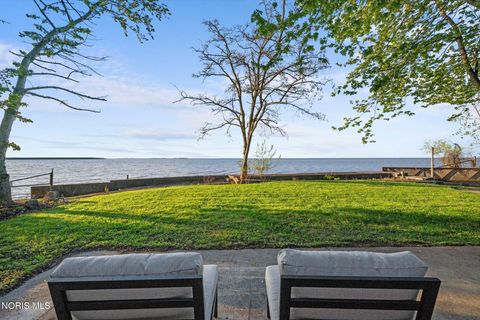 Tiny photo for 2073 Grange Street, Oregon, OH 43616 (MLS # 10007068)
