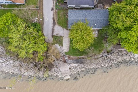 Tiny photo for 2073 Grange Street, Oregon, OH 43616 (MLS # 10007068)